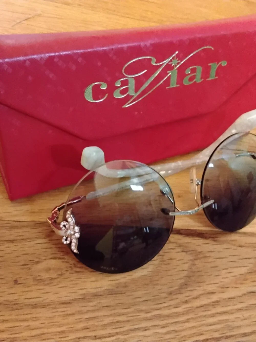 Caviar crystal shell mother of pearl large round glasses in the original case